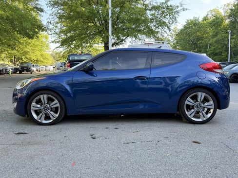 Used 2017 Hyundai Veloster Value Edition FWD image 4