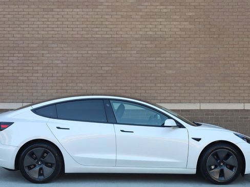 Used 2023 Tesla Model 3 Standard Range RWD image 3
