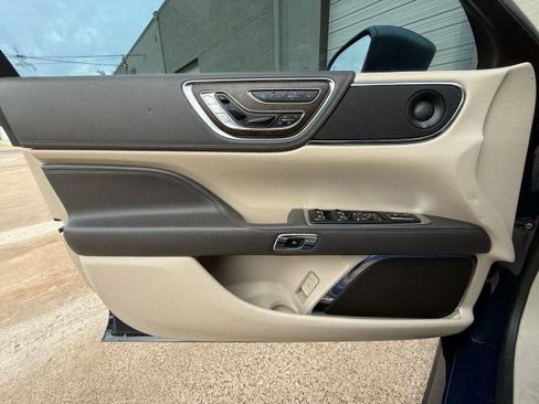 Used 2018 Lincoln Continental Reserve image 20