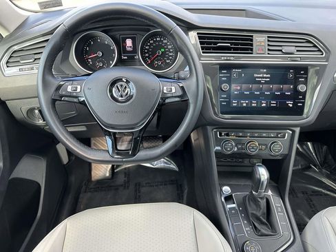 Used 2019 Volkswagen Tiguan SE w/ Panoramic Sunroof Package image 9