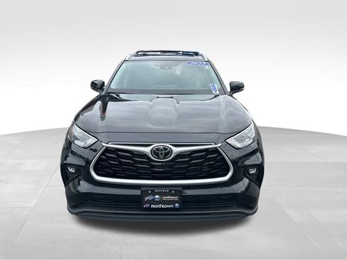 Used 2023 Toyota Highlander XLE image 9