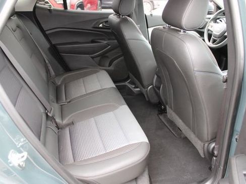 Used 2025 Chevrolet Trax LT image 17
