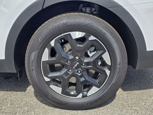 Used 2025 Kia Sorento S image 9