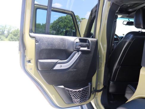 Used 2013 Jeep Wrangler Unlimited Rubicon AWD/4WD image 22