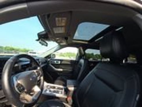 Used 2022 Ford Explorer XLT w/ Equipment Group 202A AWD/4WD image 13