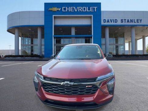 Used 2024 Chevrolet Trax RS w/ Driver Confidence Package FWD image 3