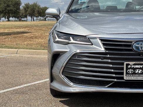 Used 2021 Toyota Avalon Limited w/ Advanced Safety Package FWD image 5