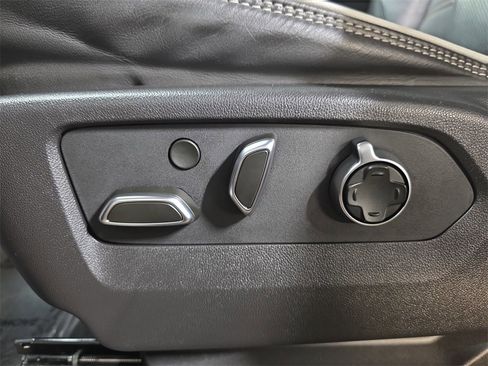 Used 2024 GMC Sierra 2500 AT4X image 31