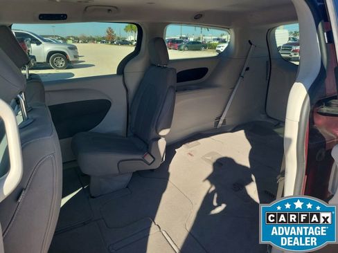 Used 2017 Chrysler Pacifica LX image 24