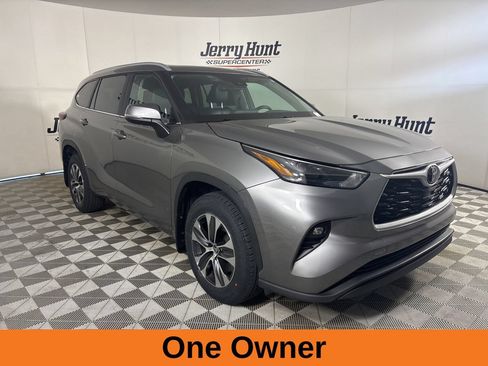 Used 2025 Toyota Highlander XLE AWD/4WD image 4