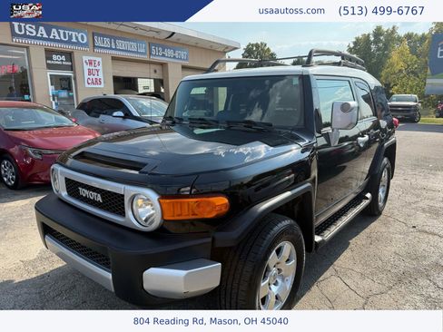 Used 2010 Toyota FJ Cruiser Sport Utility 2D image 1
