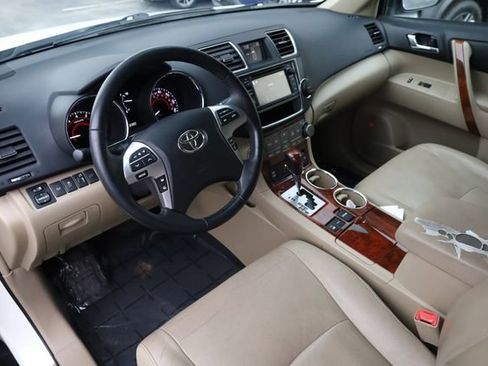 Used 2013 Toyota Highlander Limited image 10
