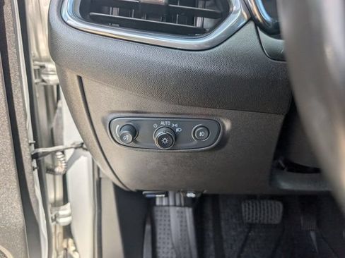 Used 2020 Chevrolet Equinox Premier FWD image 11