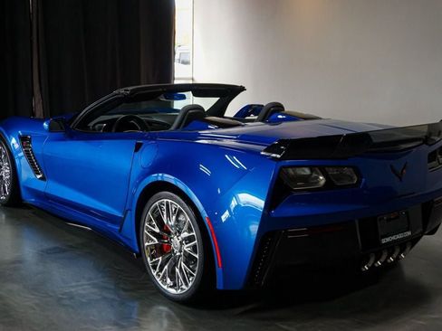 Used 2015 Chevrolet Corvette Z06 w/ 3LZ Preferred Equipment Group RWD image 32