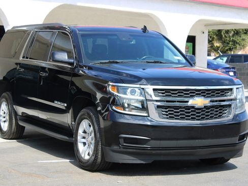 Used 2019 Chevrolet Suburban LT image 4