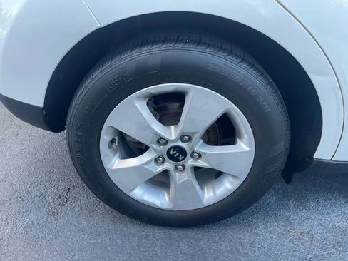 Used 2019 Kia Soul EV image 11