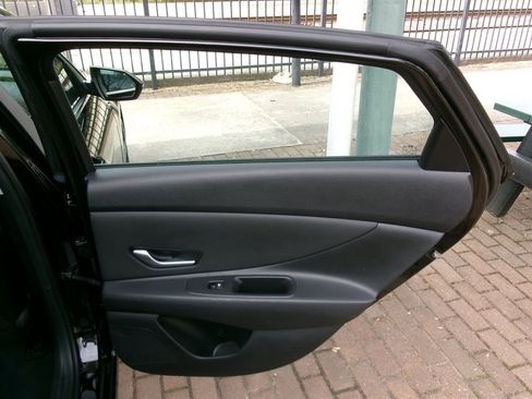 Used 2022 Hyundai Elantra Limited image 33