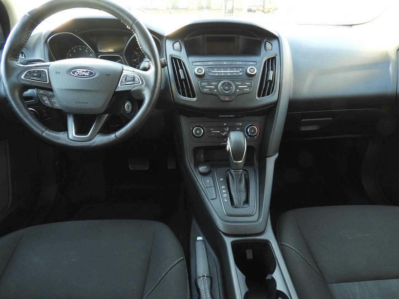 Used 2018 Ford Focus SE w/ Cold Weather Package FWD image 19