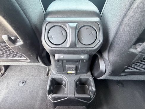Used 2025 Jeep Wrangler Unlimited Rubicon AWD/4WD image 26