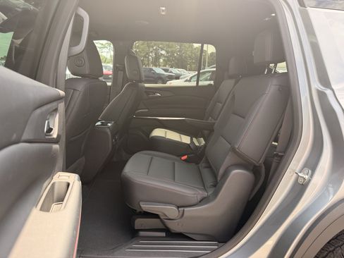 Used 2024 Chevrolet Traverse Z71 AWD/4WD image 30