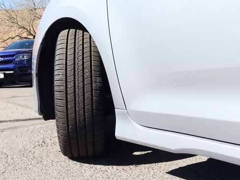 Used 2017 Toyota Sienna SE Premium image 6