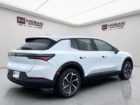 New 2026 Chevrolet Equinox EV LT AWD/4WD image 3