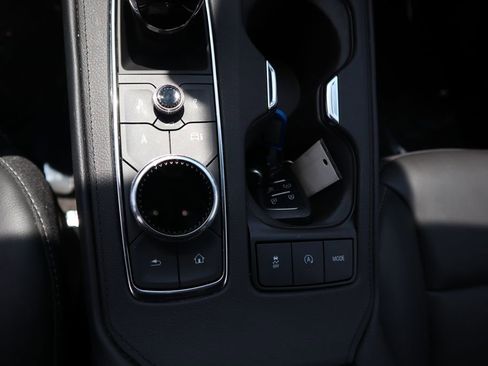 Used 2025 Cadillac XT4 Premium Luxury image 28