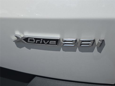 Used 2025 BMW X2 xDrive28i AWD/4WD image 5