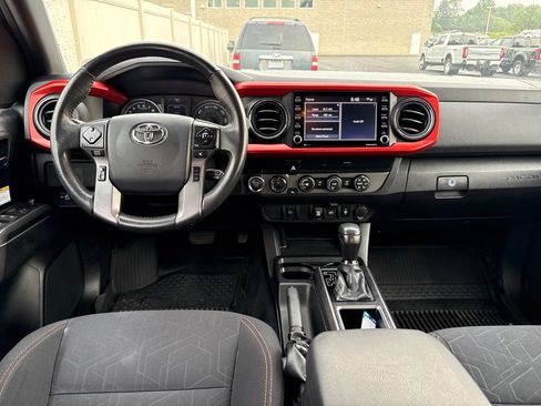 Used 2020 Toyota Tacoma TRD Off-Road AWD/4WD image 9