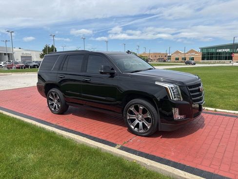 Used 2019 Cadillac Escalade Premium Luxury AWD/4WD image 2