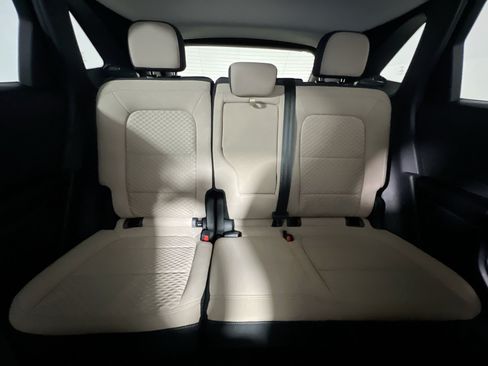 Used 2022 Ford Escape SE w/ SE Sport Appearance Package FWD image 32