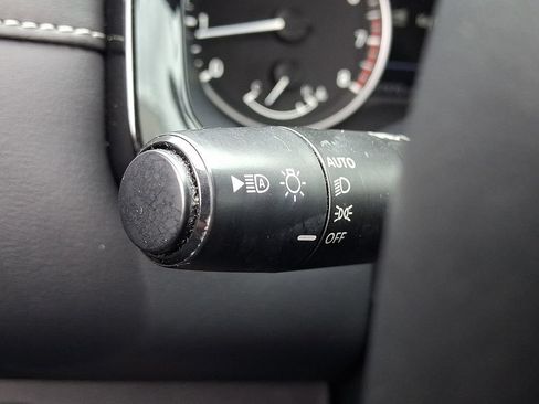 Used 2023 Nissan Pathfinder SL AWD/4WD image 30