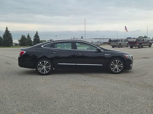 Used 2017 Buick LaCrosse Essence FWD image 4