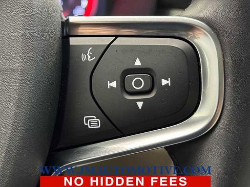 Used 2022 Volvo XC40 T5 Momentum w/ Climate Package image 40