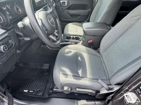 Used 2025 Jeep Gladiator Sport AWD/4WD image 9