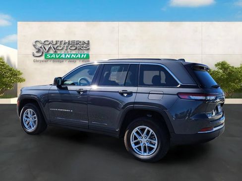 Used 2025 Jeep Grand Cherokee Laredo X AWD/4WD image 3