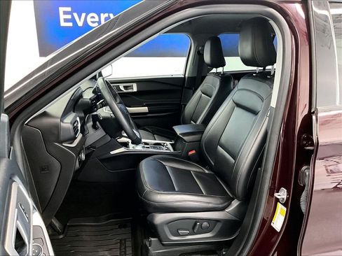 Used 2023 Ford Explorer XLT w/ Equipment Group 202A AWD/4WD image 10