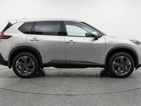 Used 2025 Nissan Rogue SV AWD/4WD image 11
