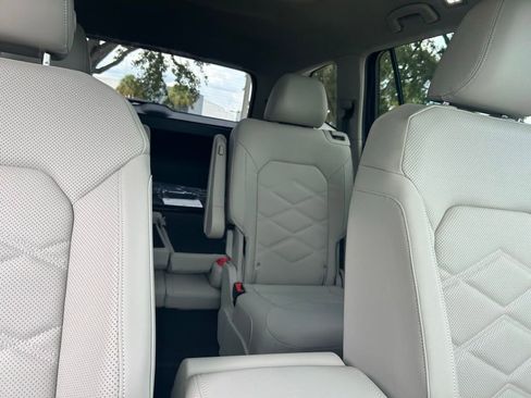 New 2026 Volkswagen Atlas SE FWD image 32