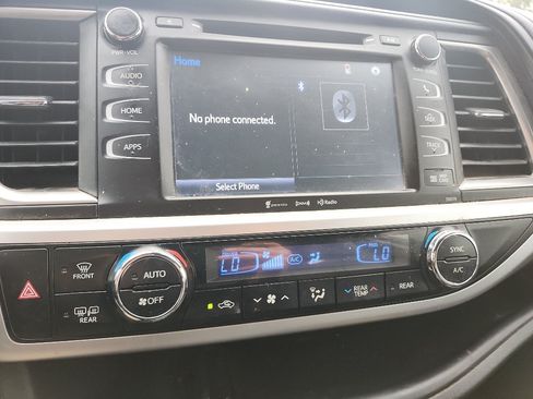 Used 2018 Toyota Highlander SE w/ Protection Package #3 AWD/4WD image 28