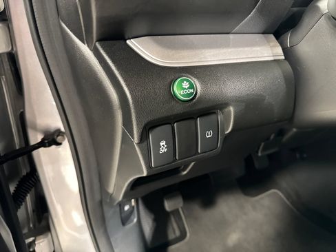Used 2015 Honda CR-V LX image 18