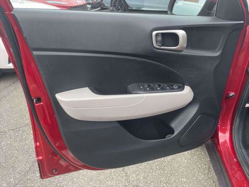 Certified 2024 Hyundai Venue SEL FWD image 13