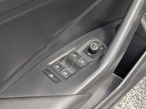 Used 2021 Volkswagen Jetta SE FWD image 11