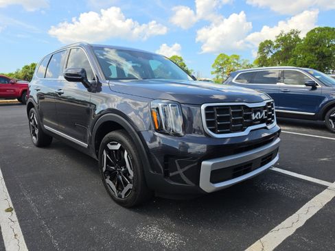 Certified 2025 Kia Telluride S FWD image 4