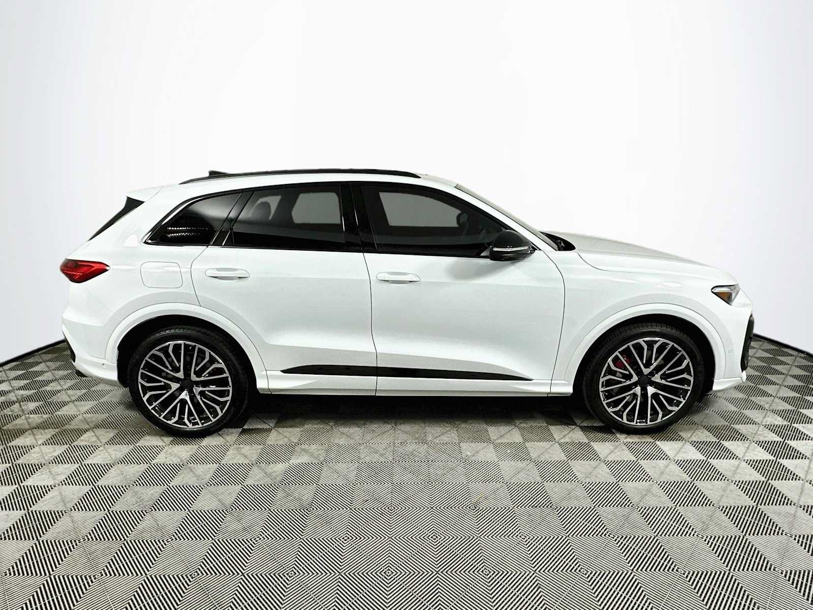 New 2026 Audi SQ5 Prestige AWD/4WD image 8
