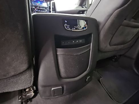 Used 2019 Cadillac Escalade ESV Platinum image 33