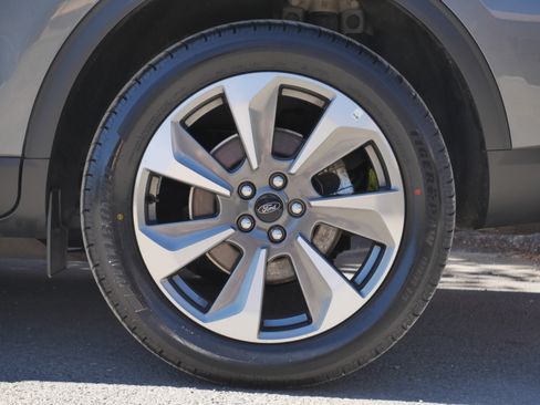 Certified 2025 Ford Escape Platinum AWD/4WD image 16