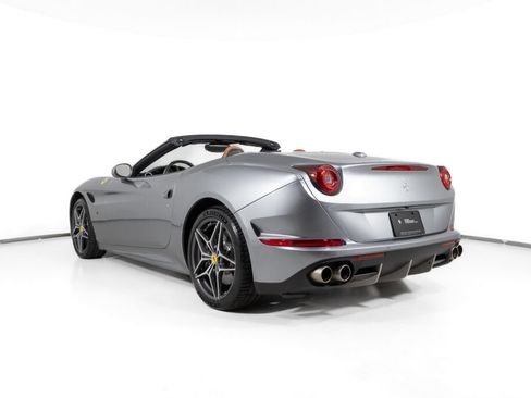 Used 2016 Ferrari California T RWD image 3