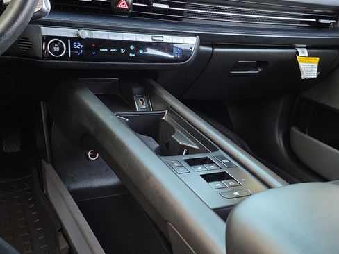 Used 2024 Hyundai Ioniq 6 SE image 26