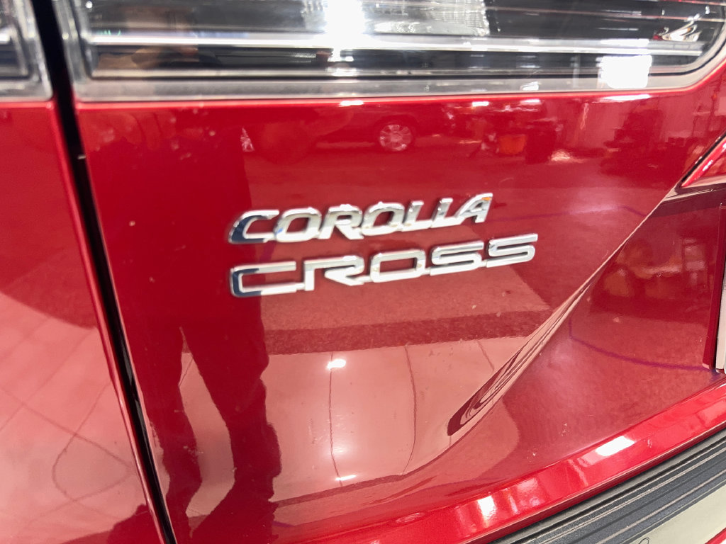 Used 2024 Toyota Corolla Cross XLE w/ Convenience Package AWD/4WD image 25